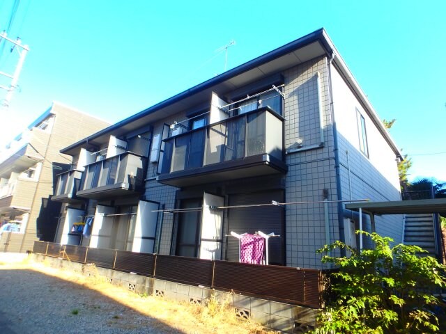 物件外観写真1　(近隣にコンビニ・スーパー御座います。)