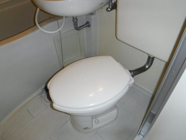 トイレ(他のお部屋の参考写真となります。)