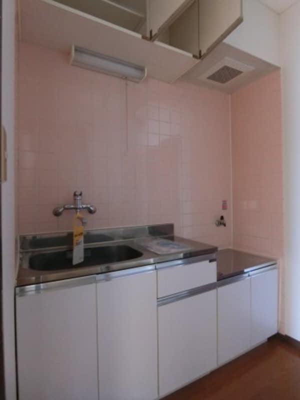 キッチン(他のお部屋の参考写真となります。)