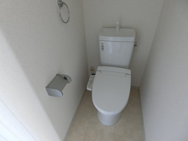 トイレ(他のお部屋の参考写真となります。)