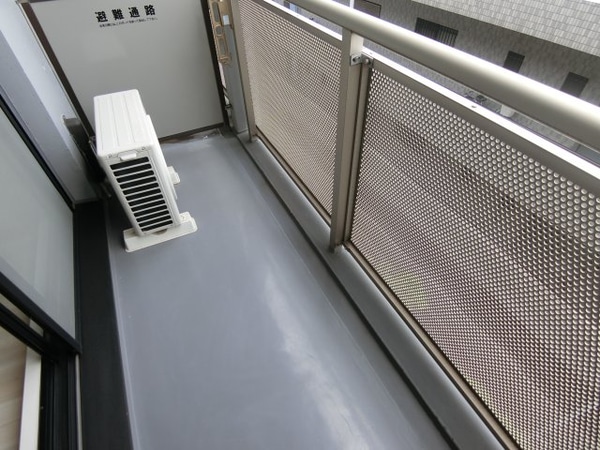 バルコニー(他のお部屋の参考写真となります。)