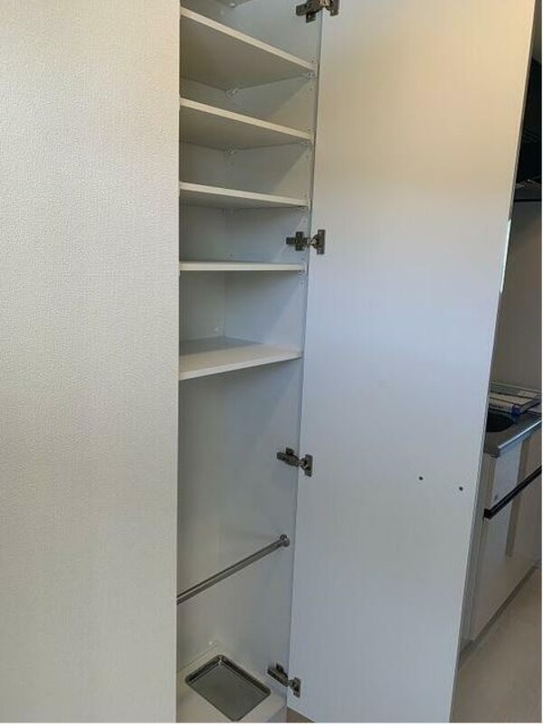 玄関(他のお部屋の参考写真となります。)