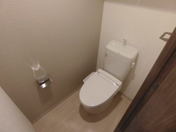 トイレ(他のお部屋の参考写真となります。)