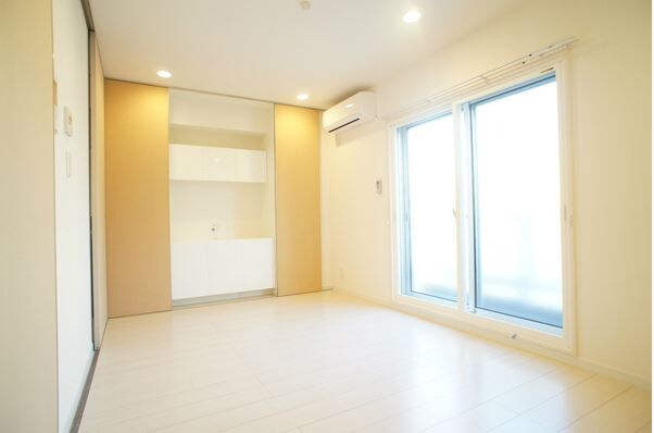 物件内観写真3　(収納部の壁紙をお選びいただけます♪)