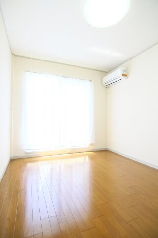 物件内観写真2　(他のお部屋の参考写真となります。)