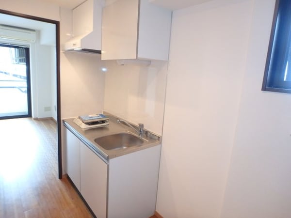 キッチン(他のお部屋の参考写真となります。)