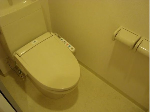 トイレ(他のお部屋の参考写真となります。)