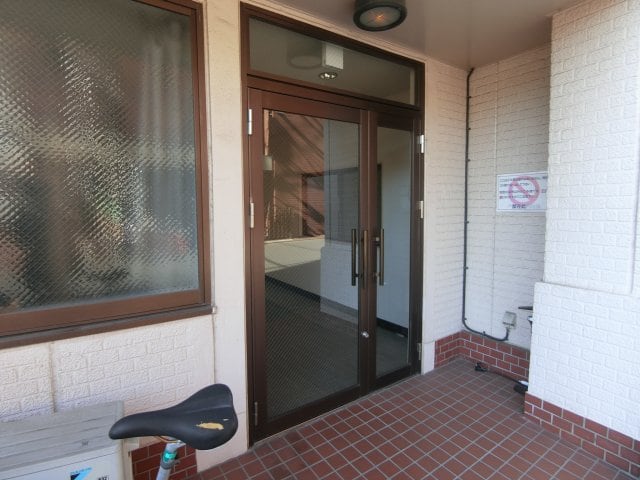 物件外観写真2　(オートロック完備♪)