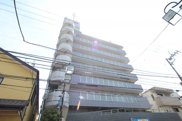 物件外観写真1　(ブレーメン通りを通って帰れ生活便利です♪)