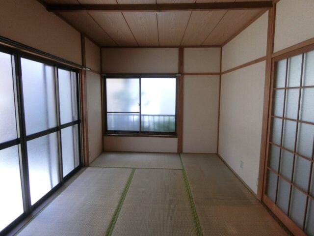 物件内観写真5　(洋室にリホーム予定です。)