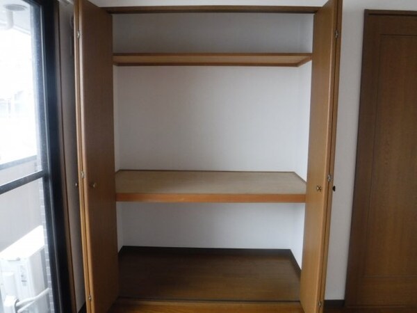 収納(他のお部屋の参考写真となります。)