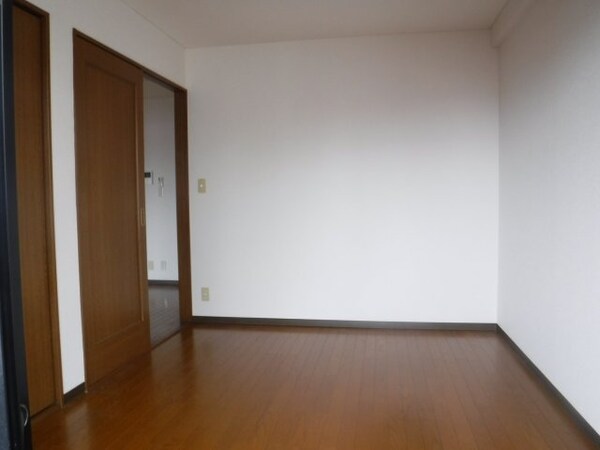 洋室(他のお部屋の参考写真となります。)