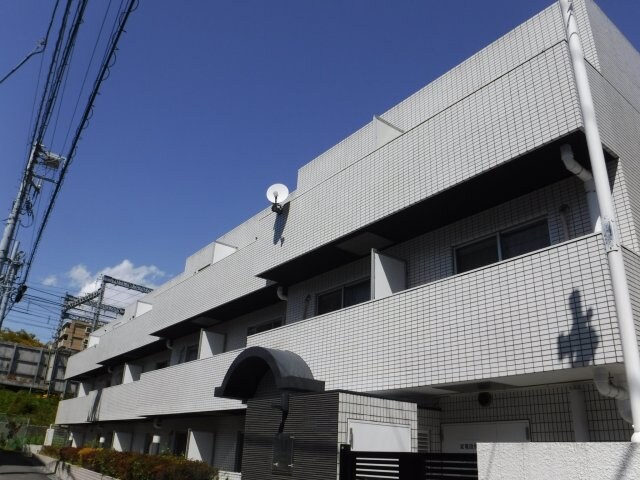 物件外観写真1　(新丸子駅徒歩8分・武蔵小杉駅徒歩12分♪)