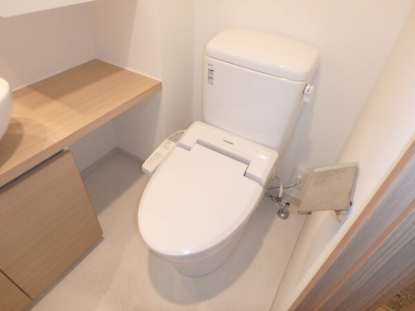 トイレ(他のお部屋の参考写真となります。)
