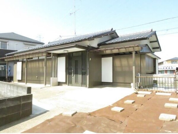 外観(駐車場の付き、貸戸建♪)