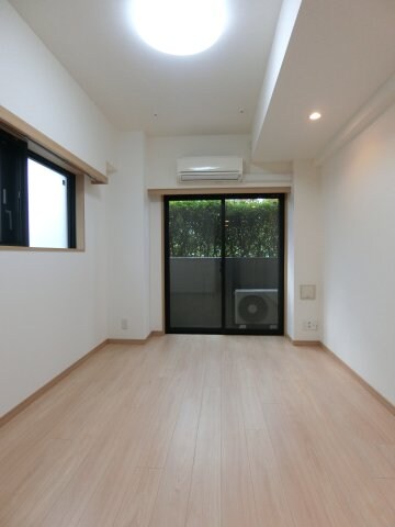 物件内観写真5　(同間取り・反転イメージになります。
バルコニー以外の窓はござ)