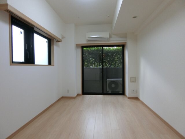 物件内観写真13　(同間取り・反転イメージになります。
バルコニー以外の窓はござ)