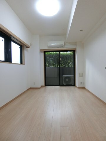 物件内観写真16　(同間取り・反転イメージになります。
バルコニー以外の窓はござ)