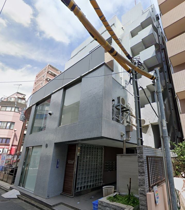 物件外観写真1　(新丸子駅徒歩2分のオートロックマンション！)