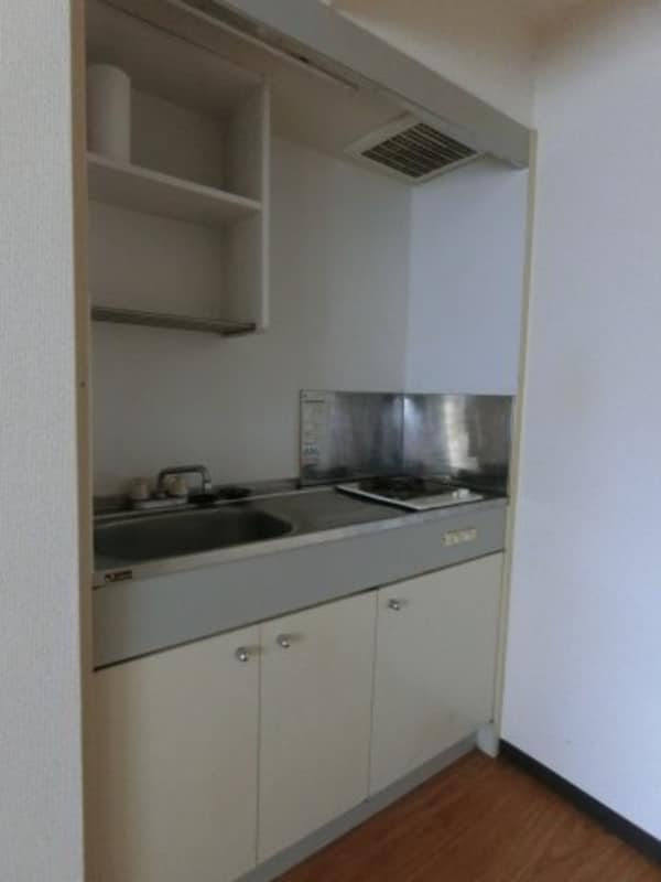 キッチン(他のお部屋の参考写真となります。)