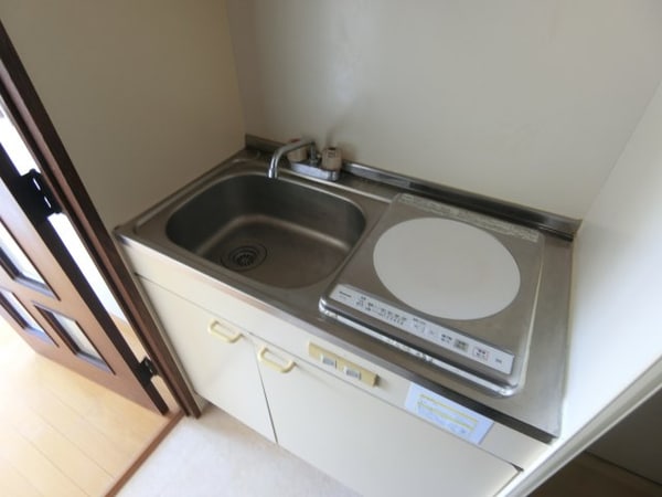 キッチン(他のお部屋の参考写真となります。)