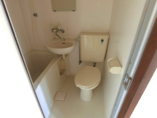 トイレ(他のお部屋の参考写真となります。)