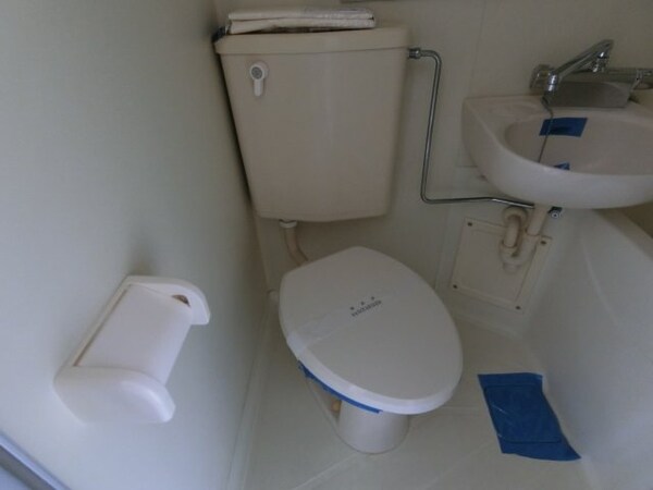 トイレ(他のお部屋の参考写真となります。)