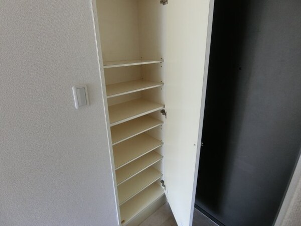 収納(他のお部屋の参考写真となります。)