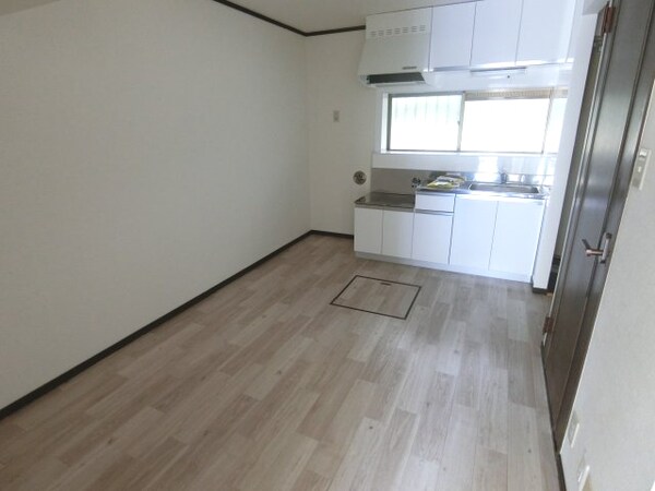 キッチン(他のお部屋の参考写真となります。)