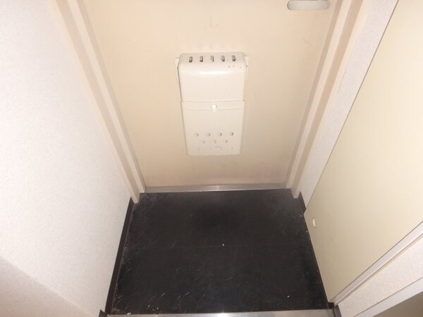 玄関(他のお部屋の参考写真となります。)