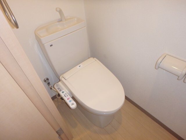 物件内観写真9　(ウォシュレット♪)