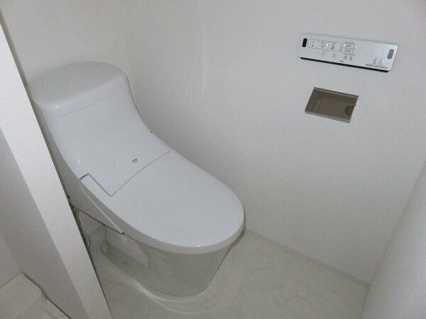 トイレ(他のお部屋の参考写真となります。)