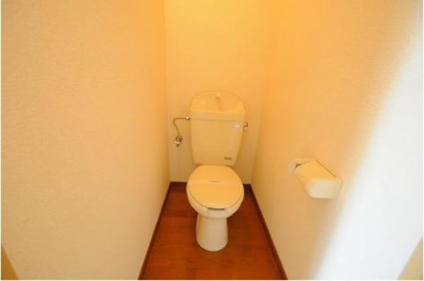 トイレ(他のお部屋の参考写真となります。)