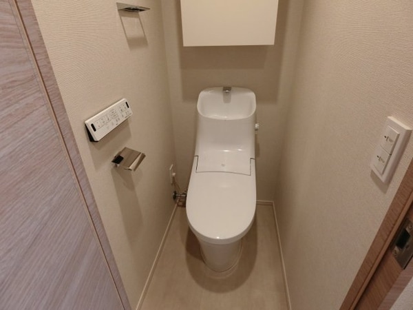 トイレ(他のお部屋の参考写真となります。)