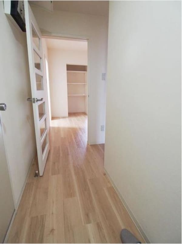 玄関(他のお部屋の参考写真となります。)