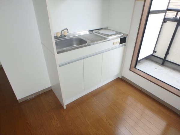 キッチン(他のお部屋の参考写真となります。)