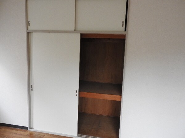 収納(他のお部屋の参考写真となります。)