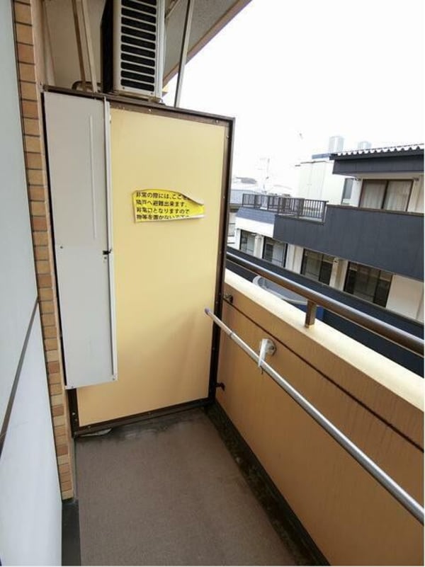バルコニー(他のお部屋の参考写真となります。)