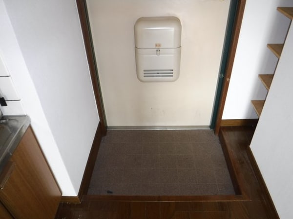 玄関(他のお部屋の参考写真となります)