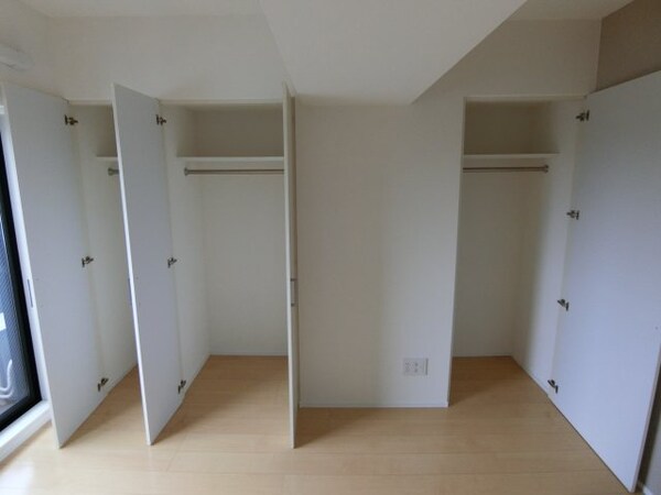 収納(他のお部屋の参考写真となります。)