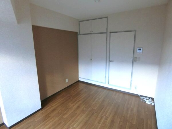 寝室(他のお部屋の参考写真となります。)