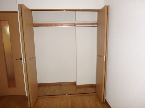 収納(他のお部屋の参考写真となります。)