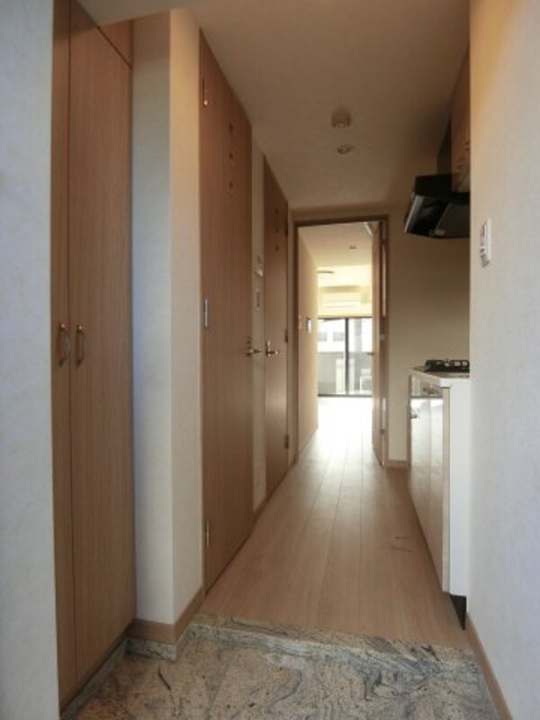 玄関(他のお部屋の参考写真となります。)