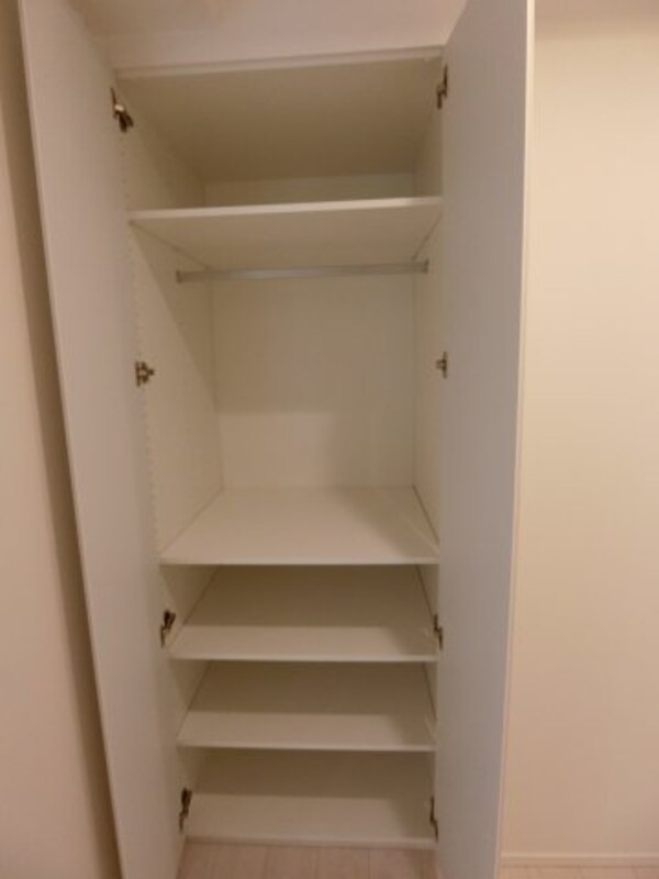収納(他のお部屋の参考写真となります。)