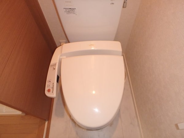 トイレ(他のお部屋の参考写真となります。)