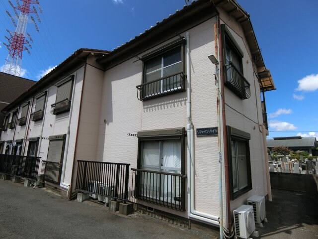 物件外観写真1　(南向きで陽当たり良好♪)