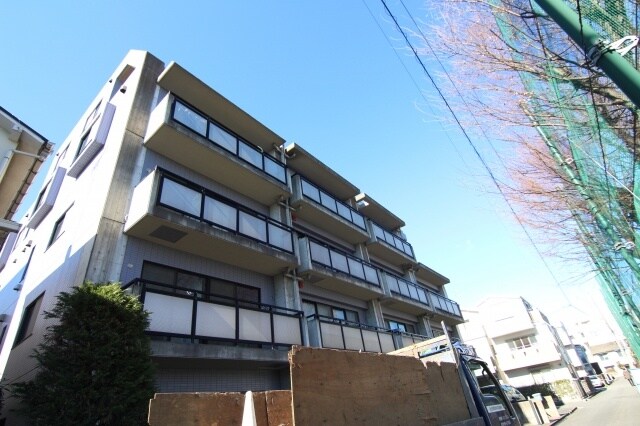 物件外観写真1　(2000年完成鉄筋コンクリート造マンション♪)