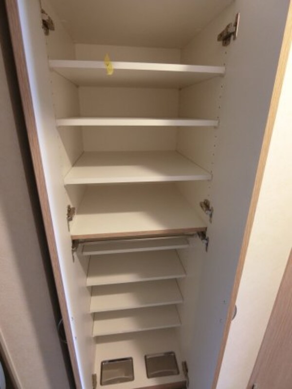 収納(他のお部屋の参考写真となります。)