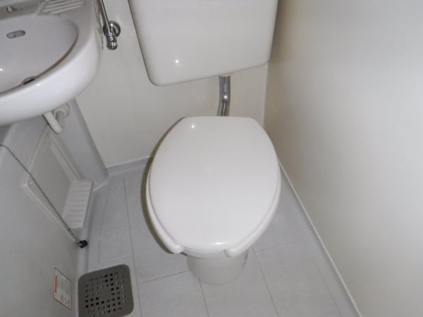 トイレ(他のお部屋の参考写真となります。)