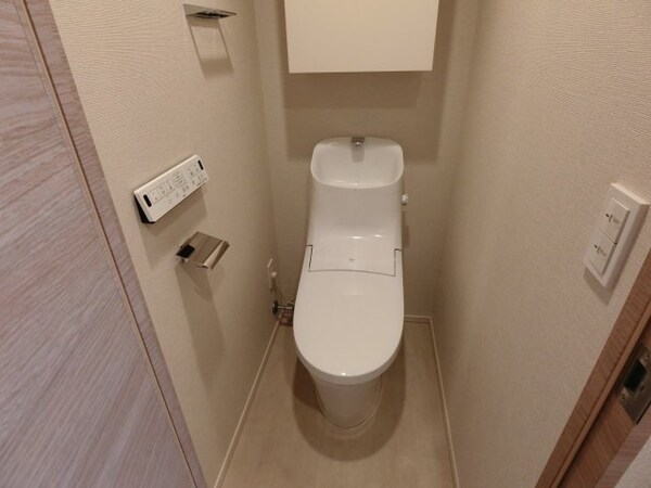 トイレ(他のお部屋の参考写真となります。)